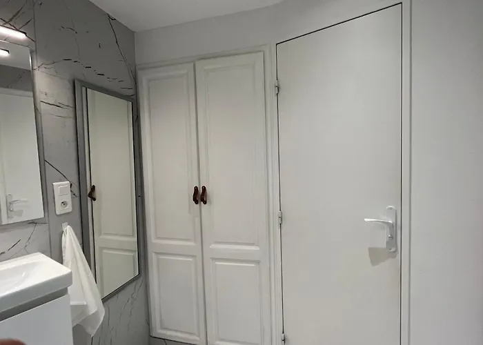 Appartement Premium - Vue Mer -Jardin Cloture -Terrasse -Parking - Piscine Chauffee Du 04 Avril Au 01 Novembre- Saint Raphael