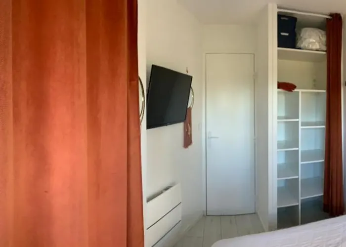 Appartement Premium - Vue Mer -Jardin Cloture -Terrasse -Parking - Piscine Chauffee Du 04 Avril Au 01 Novembre- Saint Raphael Apartament