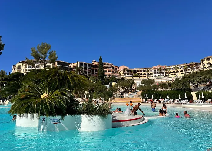 Appartement Premium - Vue Mer -Jardin Cloture -Terrasse -Parking - Piscine Chauffee Du 04 Avril Au 01 Novembre- Saint Raphael Apartament *