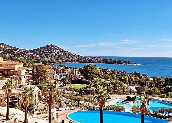 Appartement Premium - Vue Mer -Jardin Cloture -Terrasse -Parking - Piscine Chauffee Du 04 Avril Au 01 Novembre- Saint Raphael * Saint-Raphaël