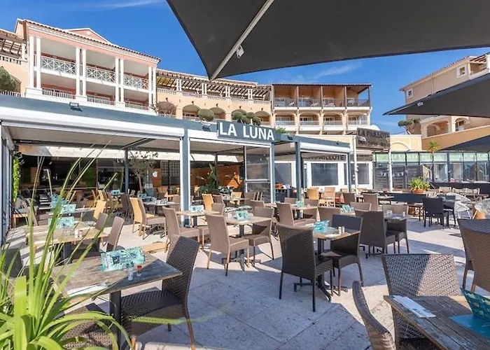 Appartement Premium - Vue Mer -Jardin Cloture -Terrasse -Parking - Piscine Chauffee Du 04 Avril Au 01 Novembre- Saint Raphael Appartement