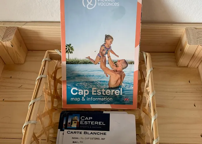 Appartement Appartement Premium - Vue Mer -Jardin Cloture -Terrasse -Parking - Piscine Chauffee Du 04 Avril Au 01 Novembre- Saint Raphael Saint-Raphaël